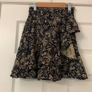 Super cute ZARA skirt!